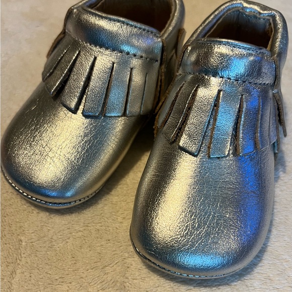 NWOT Old Soles Silver Mocs Sz 4 - Picture 2 of 4